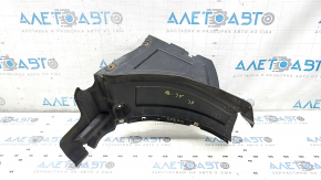 Căptușeală aripă stânga față, partea din față a unui Audi A6 C7 16-18, resturi, rupturi, fragment lipsă