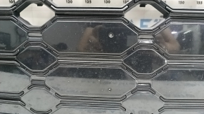 Grilă radiator Audi Q5 80A 21-25 negru lucios, emblemă și ornament cromat, S-Line, ciobiri, găuri care nu sunt din fabrică
