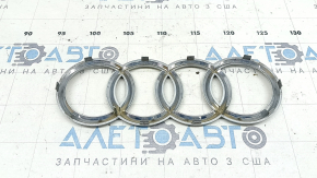 Эмблема значок решетки радиатора grill Audi A6 C7 16-18 рест, песок