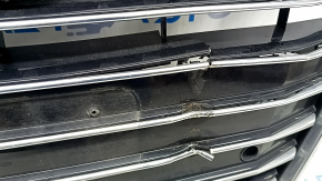 Решетка радиатора в сборе Audi A6 C7 16-18 рест, черный глянец+хром, под парктроники, без эмблем, треснута, примята
