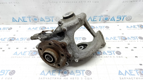 Arborele cu butucul stânga spate al modelului Audi A6 C7 12-18 AWD prezintă microfisuri și butuc ruginit