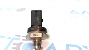 Senzor de presiune combustibil Audi A6 C7 16-18 3.0T pe conducta de combustibil