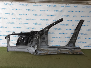 Угол кузова Mazda CX-90, показывающий целостность и отсутствие повреждений