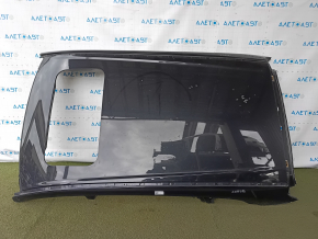 Acoperișul este metalic, un Mazda CX-90 24-26, sub trapă, tăiat cu ferăstrăul