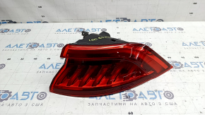 Zgârieturi la stopul aripii exterioare dreapta de pe Audi Q8 19-26