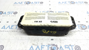 Airbag-ul pasagerului din bordul modelului Audi Q8 19-24 are un pachet pirotehnic ruginit
