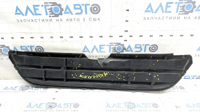 Grila radiatorului modelului Honda Insight 19-22 este goală, neagră lucioasă, crăpată, găuri care nu provin din fabrică, elemente de fixare rupte, fragmente de elemente de fixare lipsă