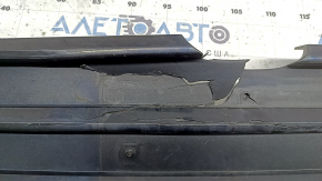 Grila radiatorului modelului Honda Insight 19-22 este goală, neagră lucioasă, crăpată, găuri care nu provin din fabrică, elemente de fixare rupte, fragmente de elemente de fixare lipsă
