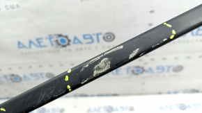 Banda decorativă stângă a parbrizului unui Audi Q8 19-26 este topită