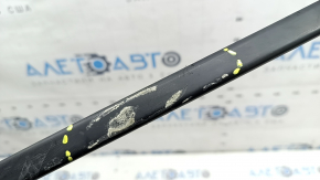 Banda decorativă stângă a parbrizului unui Audi Q8 19-26 este topită