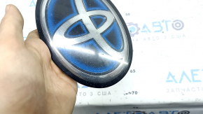 Emblemă pentru bara față a Toyota Prius V 12-17, zgârieturi, pentru lustruire