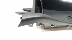 Накладка центральной консоли Toyota Prius V 15-17 черная, царапины