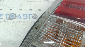 Restul farului dreapta Toyota Prius V 15-17, sticlă crăpată