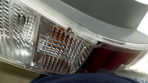 Restul farului dreapta Toyota Prius V 15-17, sticlă crăpată