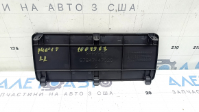 Заглушка двери багажника правая Toyota Prius V 15-17 черная, царапины
