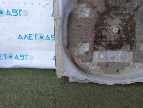 Portbagajul mașinii Mazda CX-5 17-25 este găurit