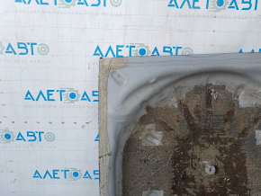 Portbagajul mașinii Mazda CX-5 17-25 este găurit