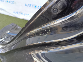 Aripa laterală stânga spate a modelului Toyota Prius 50 16-18 de sub BSM este tăiată, neagră, izbește