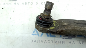 Brațul de control stânga față inferior al unui Hyundai Sonata 11-15 hibrid are silent block-uri rupte și un opritor spart