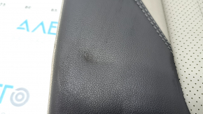 Spatele scaunelor din spate, al doilea rând, stânga, Subaru Forester 19-24 SK, piele neagră și gri, perforată, curățabilă chimic, șifonată