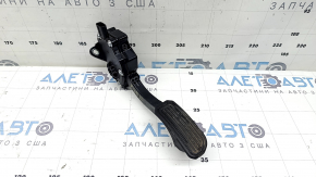 Педаль газа Toyota Prius V 16-17