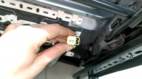 Сиденье водительское Ford Escape MK4 21-22 без airbag, механическое, с подогревом, ткань серая с черным, под химчистку, дефект ткани