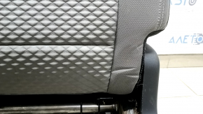 Spătar banchetă spate, rândul 2, stânga, Ford Escape MK4 20-22, fără airbag, material textil gri și negru, cusături albe, mecanic, cu cadru, cu centură și încuietoare centură de siguranță, materialul este șifonat