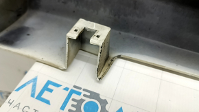 Prag stânga Ford Fusion mk5 13-20 alb, cu garnitură, elemente de fixare îndoite, zgârieturi, element de fixare și ghidaj rupte