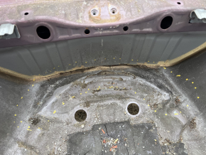 Portbagajul modelului Subaru Forester 19-24 SK de pe caroserie este îndoit