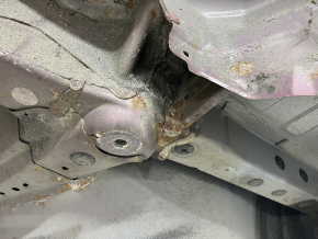 Aripă spate stânga Subaru Forester 19-24 SK pe caroserie, roșie, coroziune, denivelare
