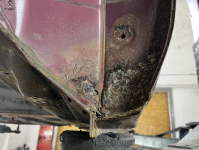 Aripă spate dreapta Subaru Forester 19-24 SK pe caroserie, roșie, coroziune, lovituri, denivelări