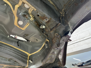 Aripă spate dreapta Subaru Forester 19-24 SK pe caroserie, roșie, coroziune, lovituri, denivelări