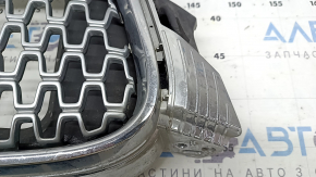 Решетка радиатора grill Lincoln MKZ 17-20 хром, с эмблемой, сколы