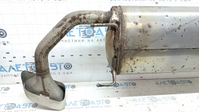 Toba de eșapament spate cu țeavă pentru un Nissan Murano z52 15-24 este ruginită, iar șuruburile sunt rupte