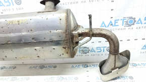 Toba de eșapament spate cu țeavă pentru un Nissan Murano z52 15-24 este ruginită, iar șuruburile sunt rupte