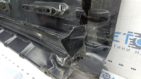 Protecția stângă a caroseriei la Nissan Murano z52 15-24 este îndoită și ruptă