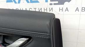Обшивка двери карточка задняя левая Mazda CX-5 17-23 черная, подлокотник кожа коричневая, накладка с хром молдингом под дерево, BOSE, примята, царапины