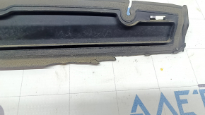 Deflectorul superior al radiatorului la Audi A6 C8 19-25 2.0T, 3.0T și-a uscat etanșarea