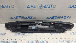 Deflectorul superior al radiatorului la Jeep Compass 23-26 2.0T este crăpat