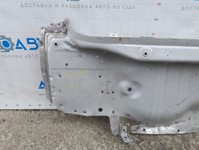 Нижняя часть задней панели кузова Tesla Model 3, без повреждений и в хорошем состоянии.