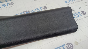 Ornament prag interior stânga spate pentru Jeep Grand Cherokee WL 22-26, negru, zgârieturi, fixare ruptă, ghidaj rupt