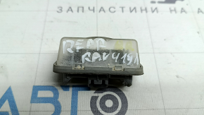 Подсветка номера двери багажника правая Toyota Rav4 19-25 надлом креплений