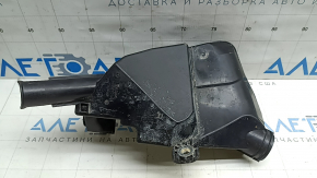 Capac inferior al cutiei de siguranțe de sub capotă, stânga Toyota Rav4 19-25 hibrid, zăvoare rupte