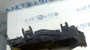Capac inferior al cutiei de siguranțe de sub capotă, stânga Toyota Rav4 19-25 hibrid, zăvoare rupte