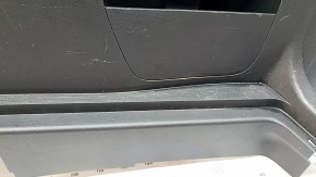 Обшивка арки правая Ford Edge 15-24 черная, царапины, побелел пластик, без накладки