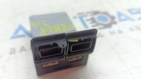 USB Hub Toyota Venza 21-22 сломана защелка