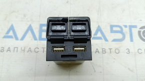 USB Hub Toyota Venza 21-22 сломана защелка
