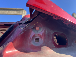 Aripă spate dreapta Lincoln MKZ 13-20 pe caroserie, roșie, lovituri, denivelări, ruptă la cusătură, gaură care nu este din fabrică