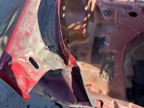 Aripă spate stânga Lincoln MKZ 13-20 pe caroserie, roșie, lovituri, ruptă la cusătură, găuri care nu provin din fabrică