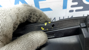 Решетка дворников пластик Toyota Prius 50 16-22 надорван уплотнитель